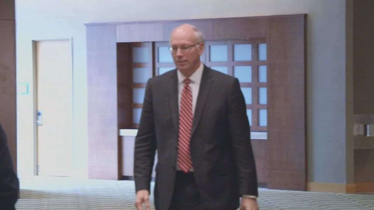 McConnell praises outgoing Louisville basketball SID Kenny Klein as 'iconic Kentuckian'